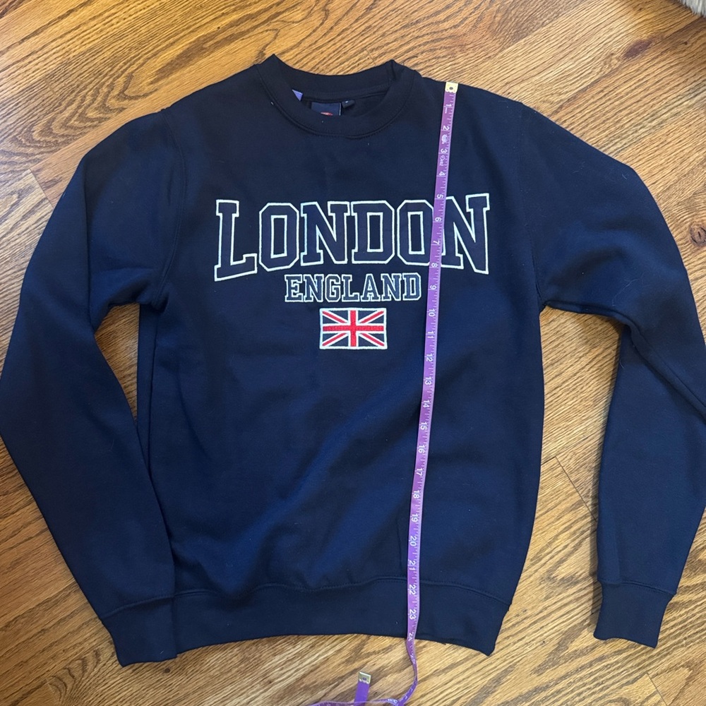 NWT Women's Embroidered Navy London England Sweatshirt Size S - 70% Cotton  SOFT - Picture 13 of 15